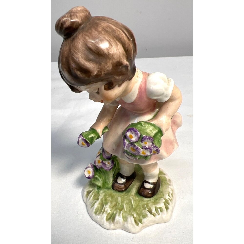 Goebel Hummel Figurine Girl With Flowers 1978 Collectible Vintage Porcelain Art